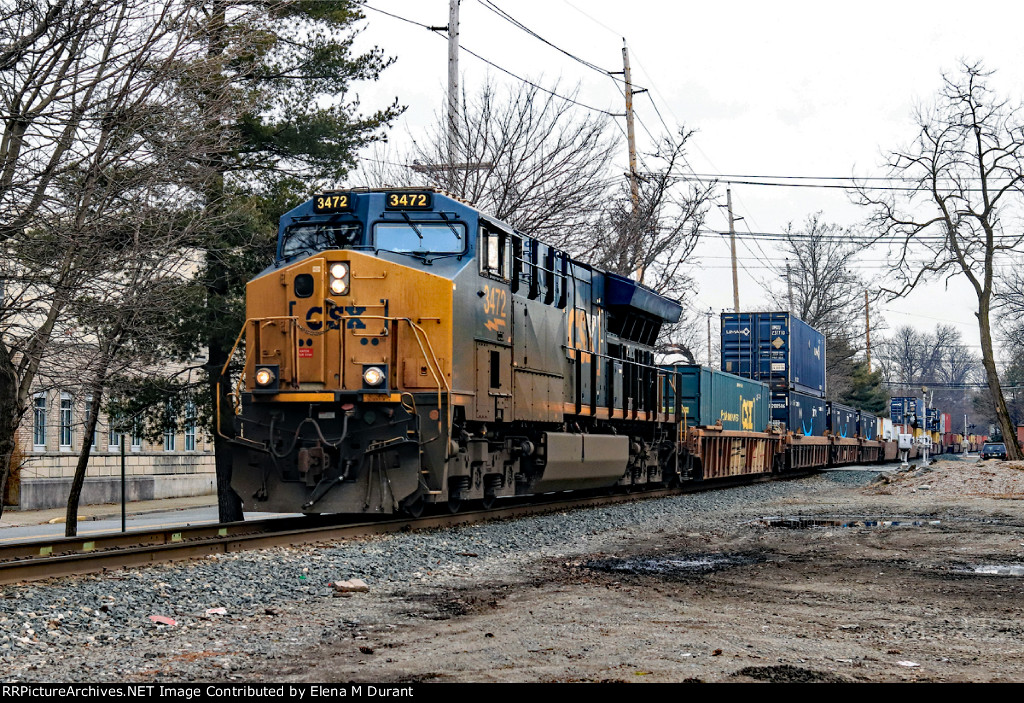 CSX 3472 on I-158